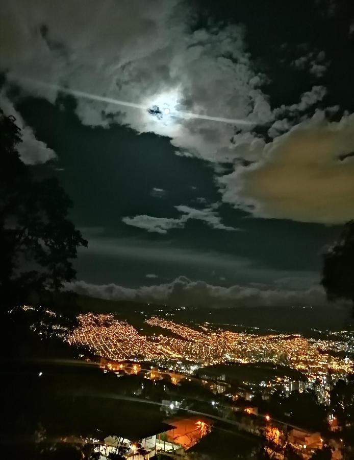 Eco Hostal Casa La Juana Bed and Breakfast Medellín Eksteriør billede