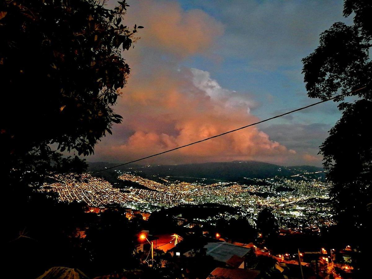 Eco Hostal Casa La Juana Bed and Breakfast Medellín Eksteriør billede