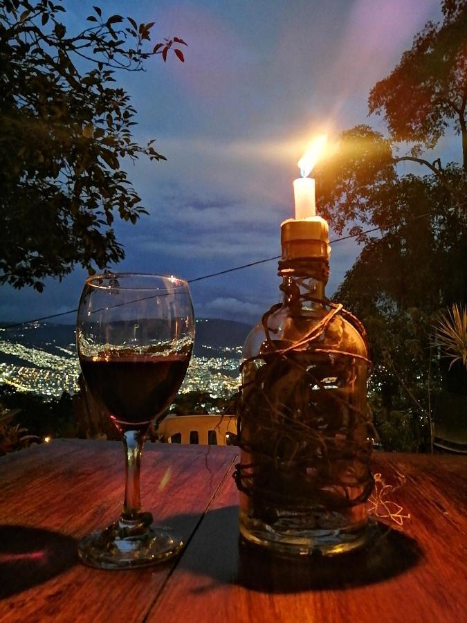 Eco Hostal Casa La Juana Bed and Breakfast Medellín Eksteriør billede